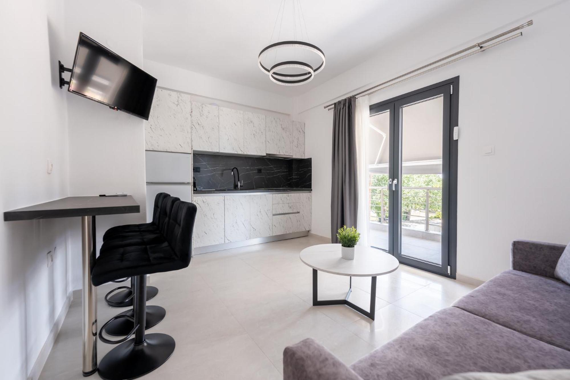 Apartment Square View *