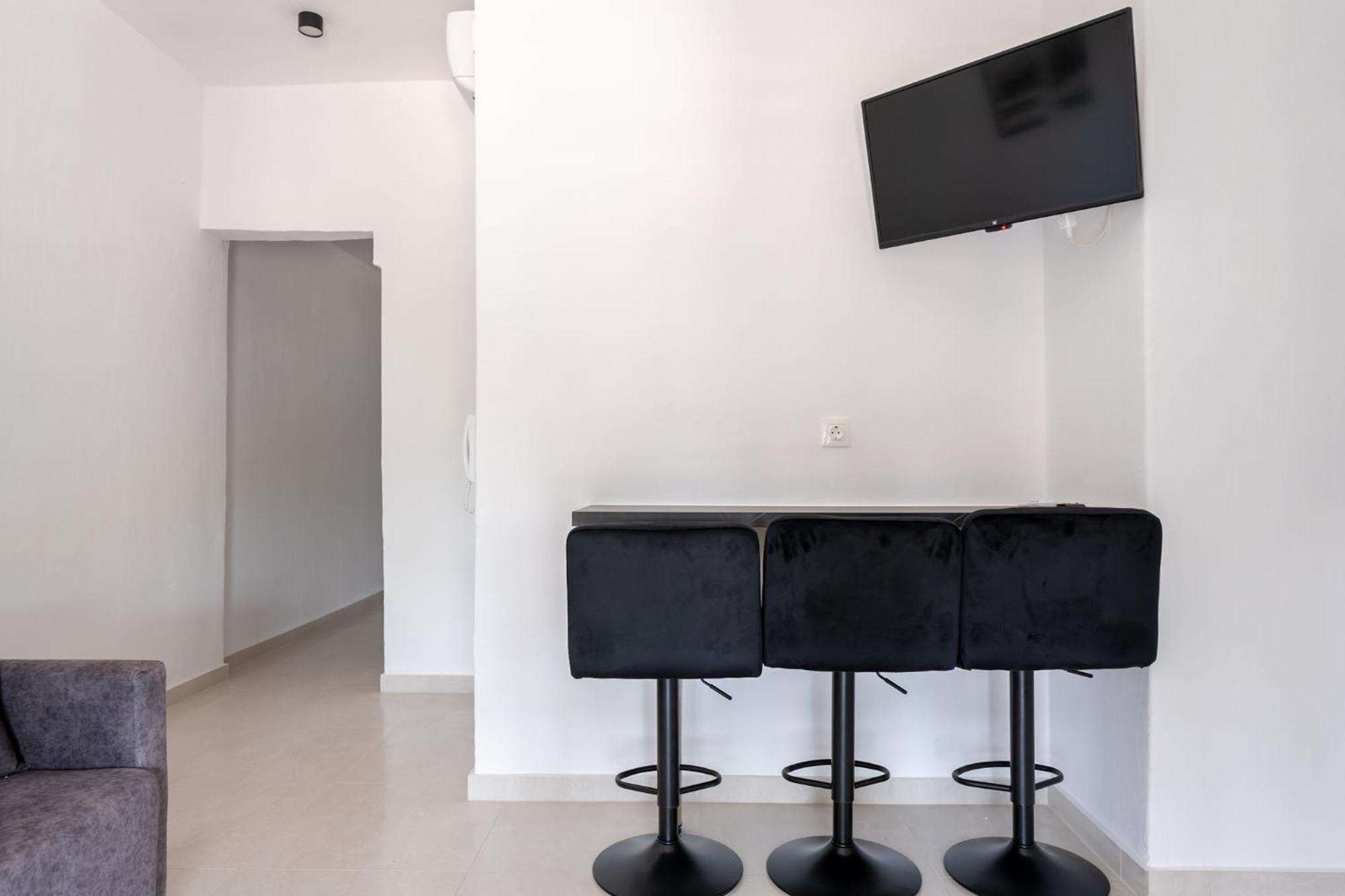 Square View Apartment Flogita